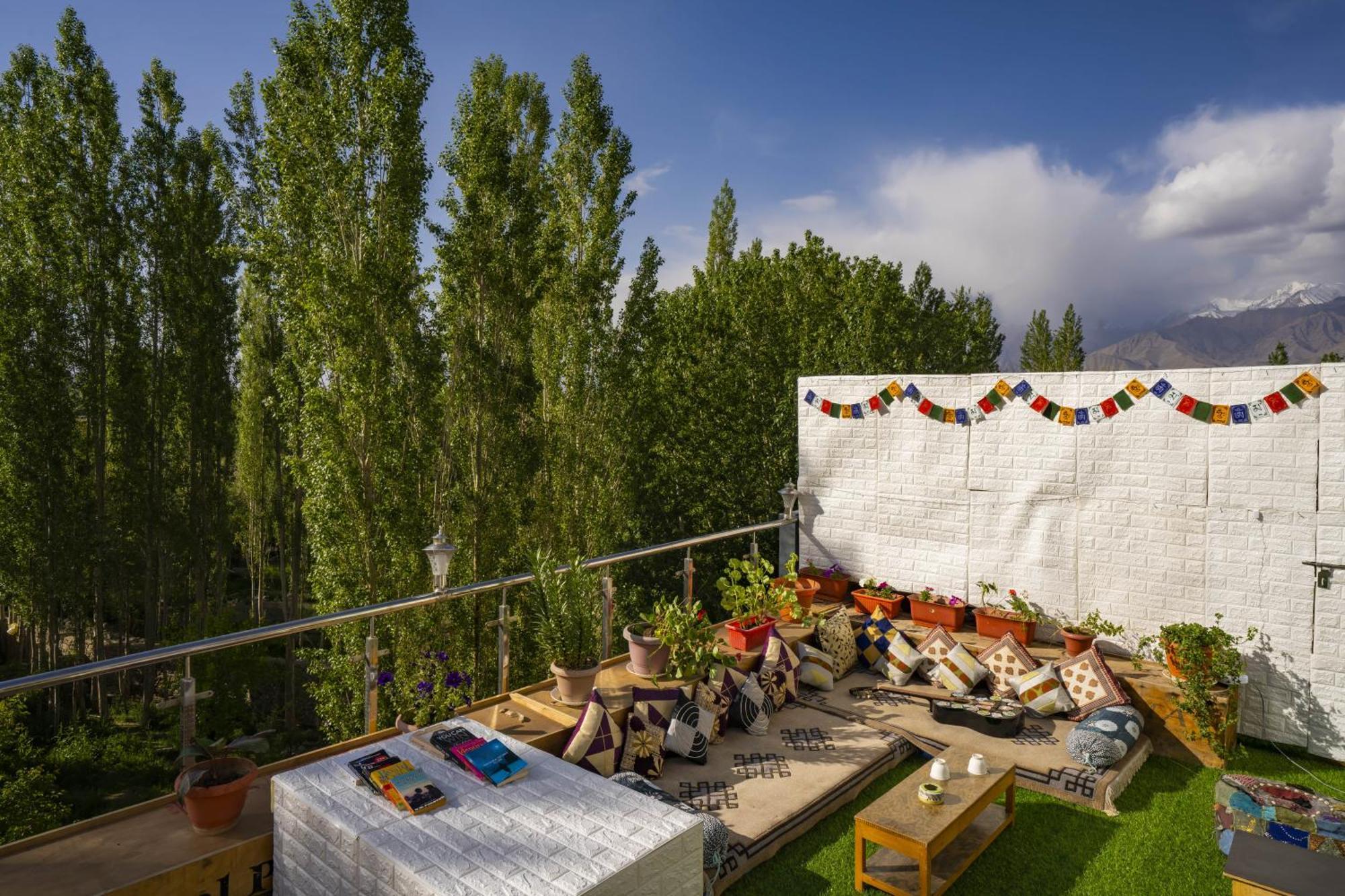 Rainbow Holiday Home เลห์ ภายนอก รูปภาพ