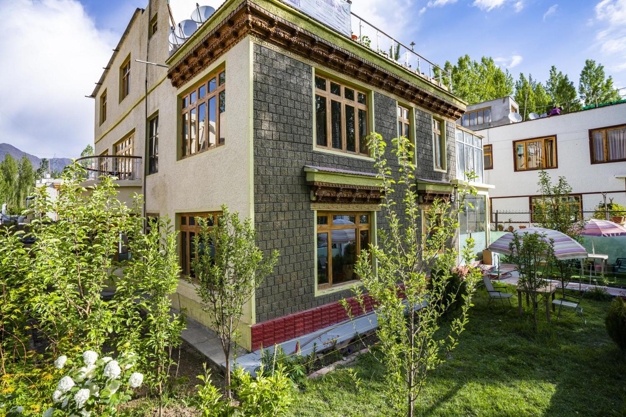 Rainbow Holiday Home เลห์ ภายนอก รูปภาพ