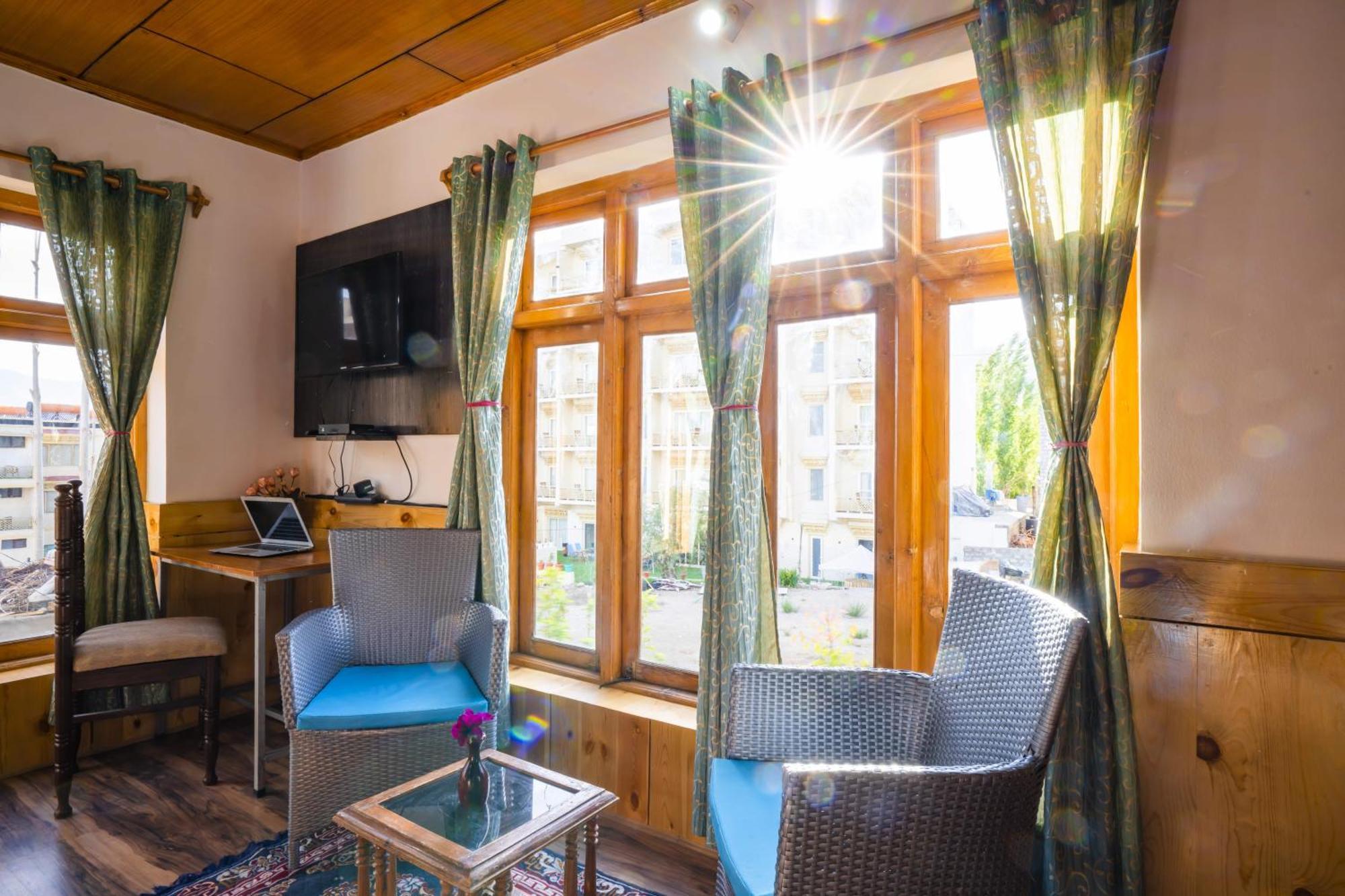Rainbow Holiday Home เลห์ ภายนอก รูปภาพ